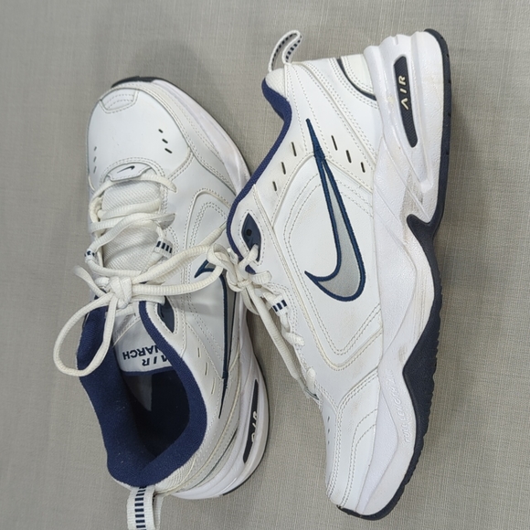 nike air monarch all white